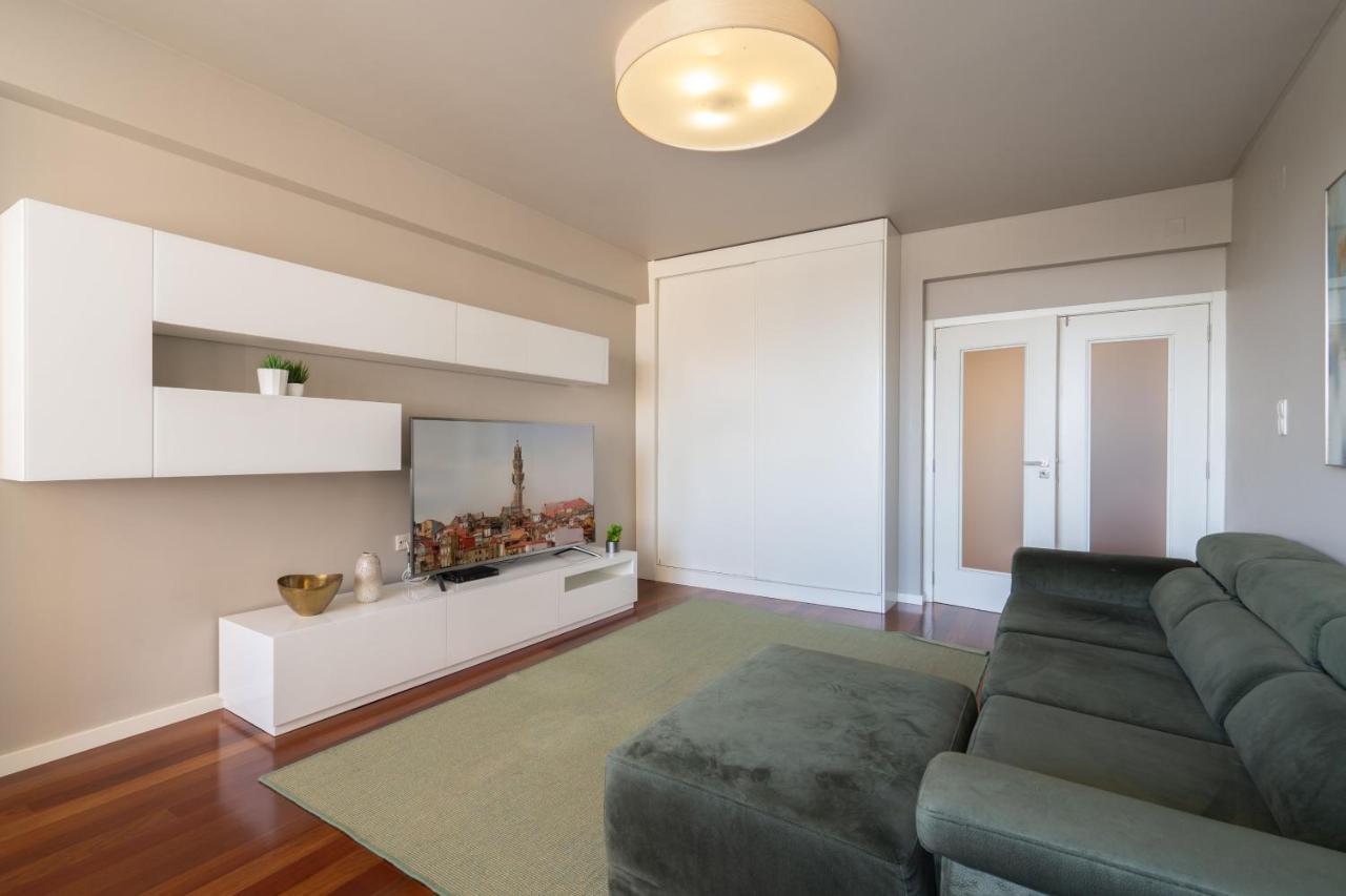 Carolina Roomy & Modern Apartment Porto Bagian luar foto