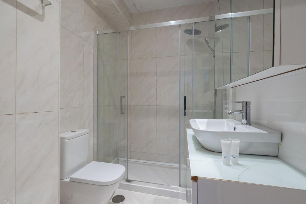 Carolina Roomy & Modern Apartment Porto Bagian luar foto
